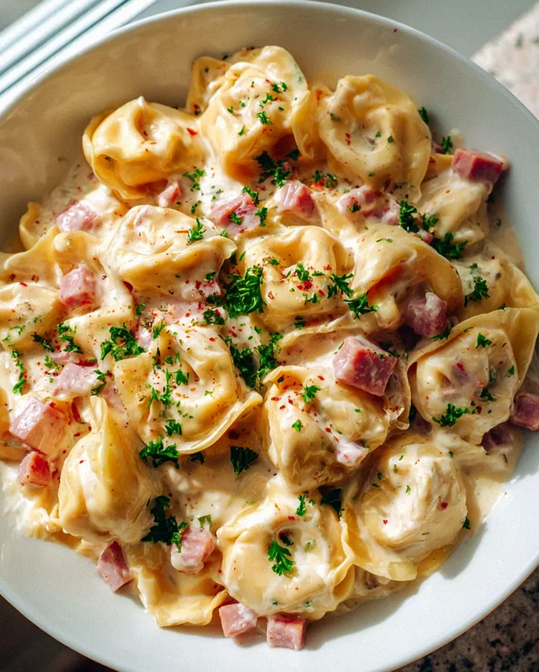Cremige Tortellini mit Rinderschinken & Käsesauce – Schritt 2