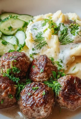 Fleischbällchen mit Gurkensalat und Kartoffelstampf