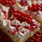 Johannisbeerkuchen mit Baiserhaube